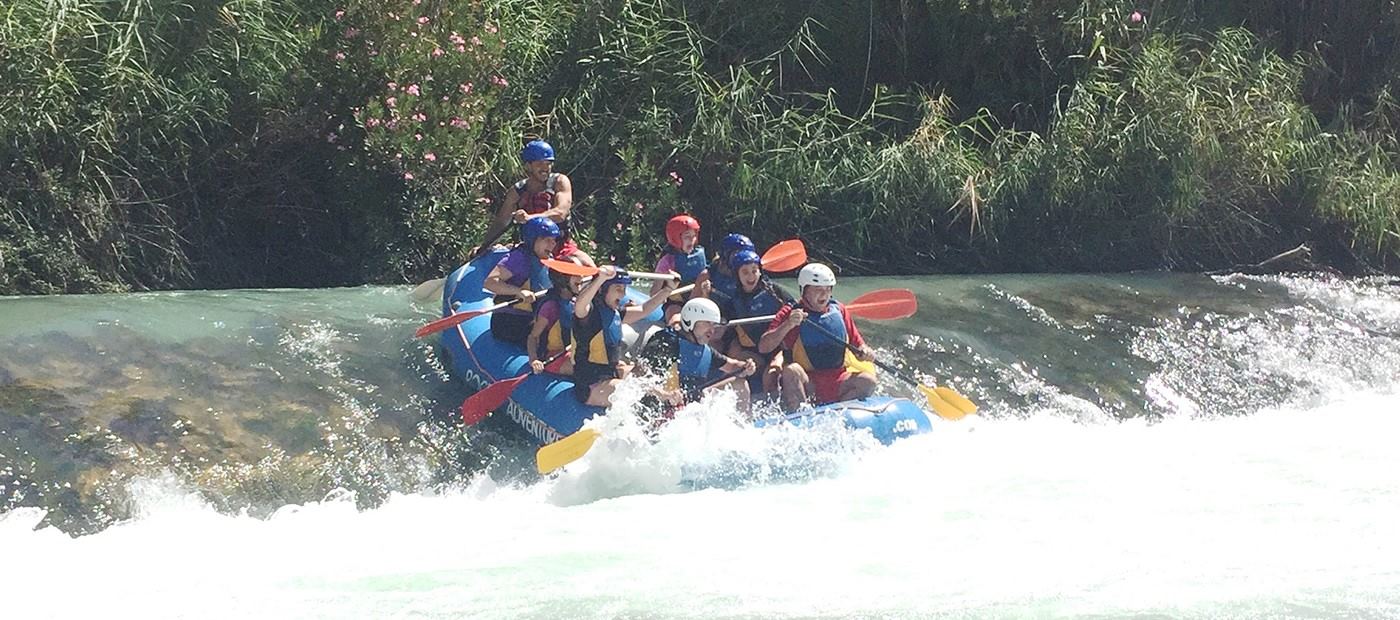 Activities down the Cabriel river in canoe and rafting