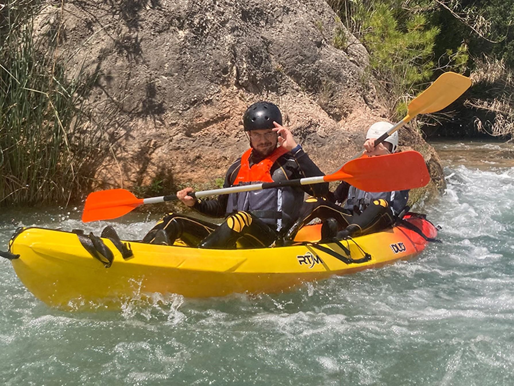 Activities down the Cabriel river in canoe and rafting